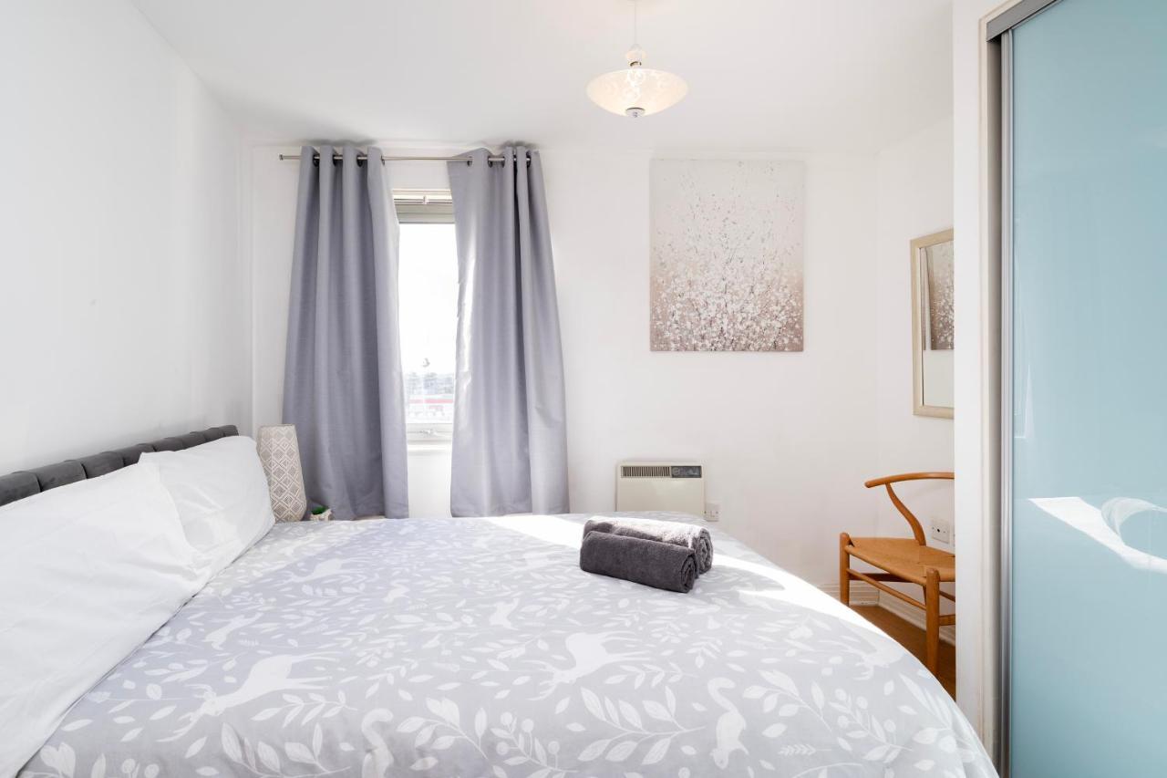 런던 Cosy Flat Right Opp Tube Station 아파트 외부 사진