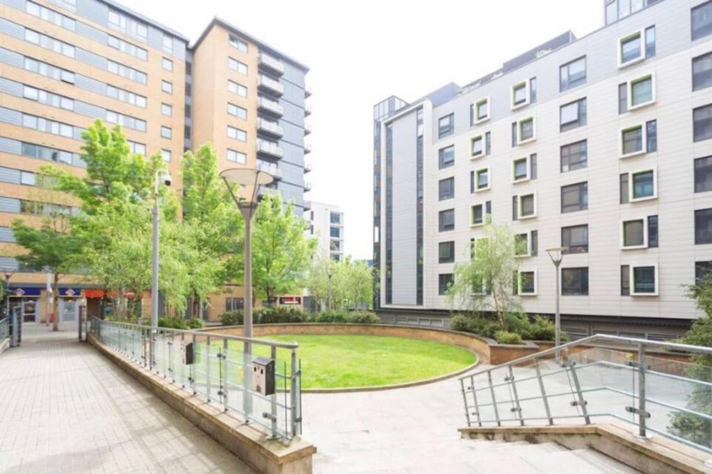 런던 Cosy Flat Right Opp Tube Station 아파트 외부 사진