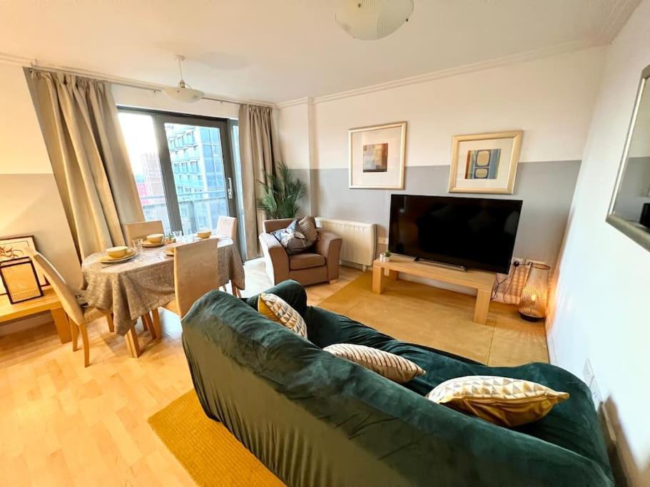 런던 Cosy Flat Right Opp Tube Station 아파트 외부 사진
